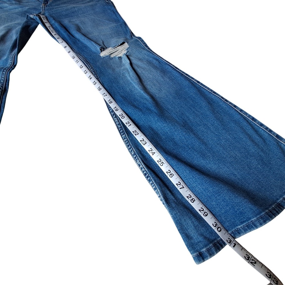 Hollister High-Rise Flare Jeans Medium Wash Distressed Ripped Knee 12R W31R - Picture 5 of 10